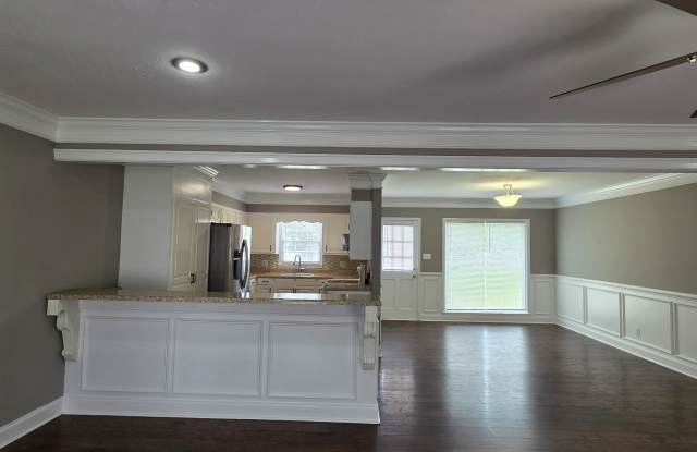 825 Community Avenue Gallery 4
