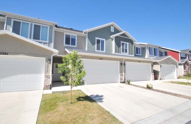 Enjoy the Best of West Haven | Close to Amenities Townhome Gallery 3