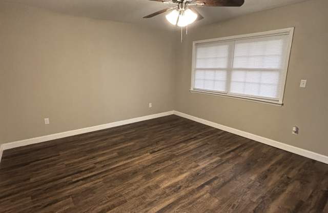 2120 W Lakeview Gallery 4