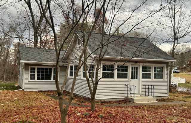 Private 2 BR Home in Wilbraham with Lake Access! - 53 Lake Drive, Wilbraham, MA 01095