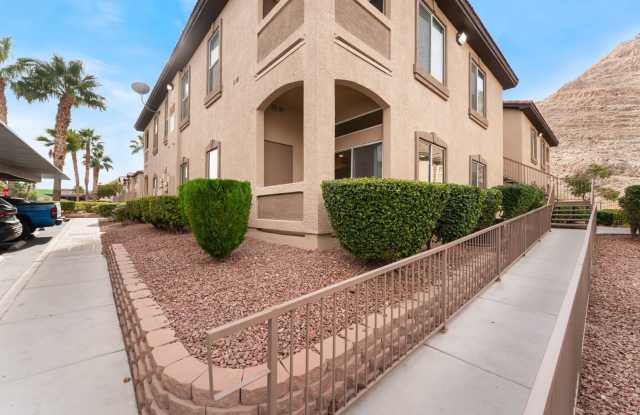 Charming Ground-Floor Condo with Wood Flooring Modern Comforts! photos photos Charming Ground-Floor Condo with Wood Flooring Modern Comforts! photos photos