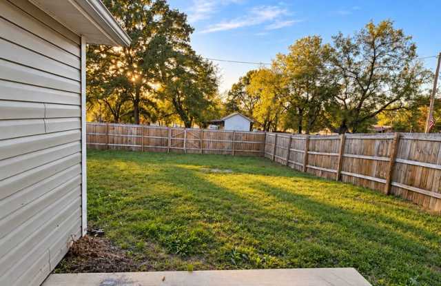 Charming 3 bedroom / 2 bathroom home in Oronogo Mo!! Fenced in Yard!! - Spacious and Move in Ready!! Gallery 3