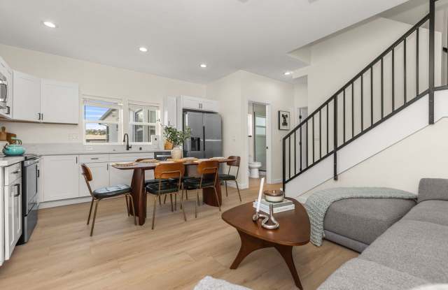 Spacious 4 Bed / 3 Bath Next to SDSU with Shared Backyard Retreat Gallery 3