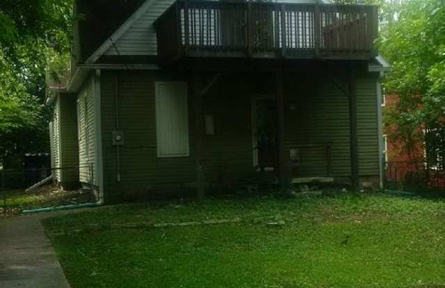 Directly Behind "The Elm" Restaurant.Beautiful 4 BD/2 BA Home Gallery 3
