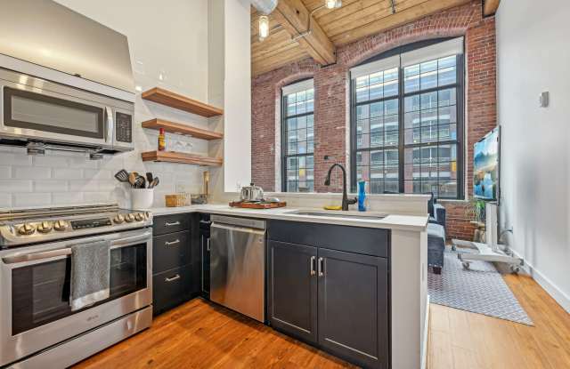 Riverwalk Apartments Gallery 2