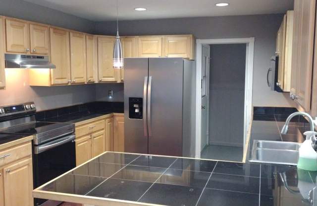 936 LONGFELLOW Court Gallery 4