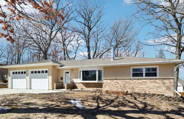 Updated 4-Bed 2-Bath SF Home with Lake Views  Great Entertaining Space in Monona photos photos