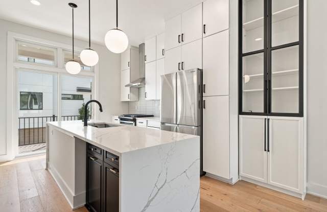 Stunning 2bed + Loft Modern Townhome in the Heart of Downtown Durham - $500 OFF First Month's Rent Gallery 4