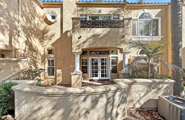 Beautiful 3BD/2.5BA Townhouse in Tierrasanta W/ W/D, A/C, Private Patios, Community Pool/Spa  Sand Volleyball Court! - 11386 Camino Playa Cancun, San Diego, CA 92124