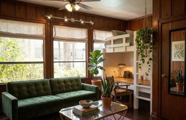 547 Gayley Avenue - 16 photos photos