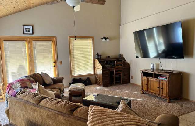 Fully Furnished Lake View Home Gallery 3
