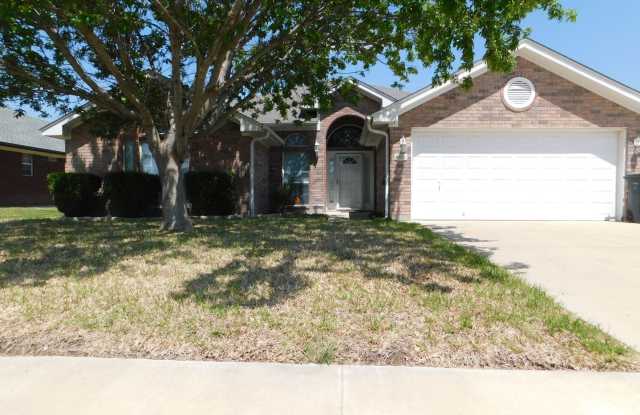 Available NOW!!!! Here is the home you were looking for! This home has eye appeal! Beautiful landscaping! Beautiful exterior and interior front entry! The living room ceiling is vaulted and the room is accented by the fireplace. Front entry, laundry room - 4503 Jim Avenue, Killeen, TX 76549