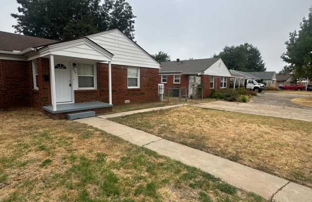 2 Bed, 1 Bath Duplex Gallery 3