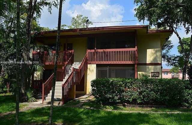 2046 NW 43rd Ter photos photos