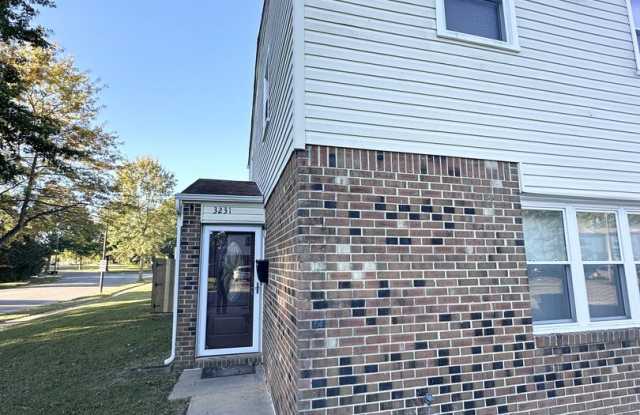 Beautifully Fully Updated 3-Bedroom End Unit Townhome photos photos