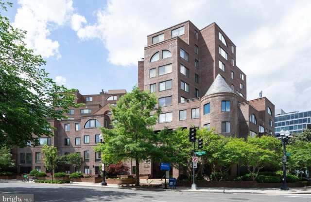 3 WASHINGTON Circle NW Gallery 1