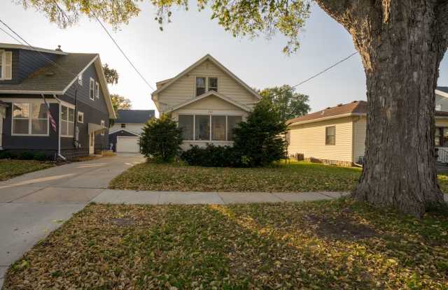 Single Family Home | 5 Blocks From Mayo Campus Gallery 3
