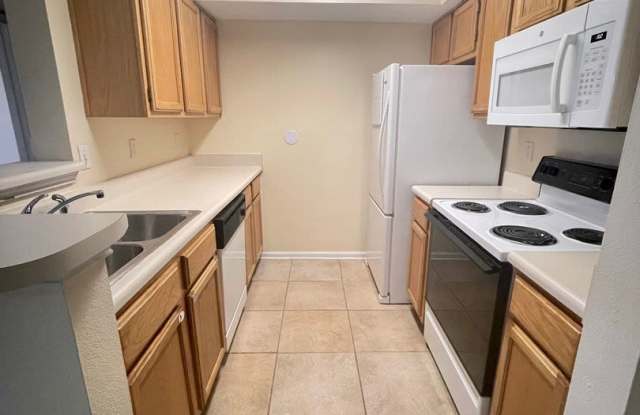 2B/2B Unfurnished Condo near Beach in the Heart of Destin! photos photos