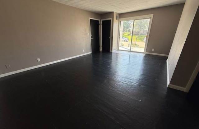 316 South Ridgewood Drive - A Gallery 2