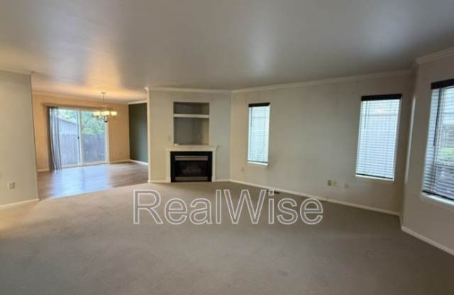 172 NE Rifle Range St Gallery 3