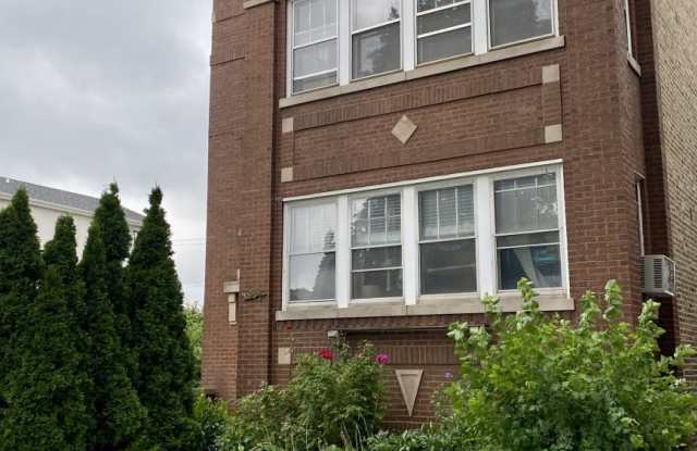 4933 W Schubert photos photos