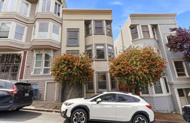 Lovely 2 Bed, 1 Bath Haight Ashbury Flat - 33 Downey Street, San Francisco, CA 94117