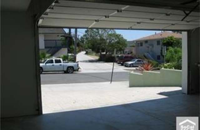 34071 Silver Lantern Street Gallery 2