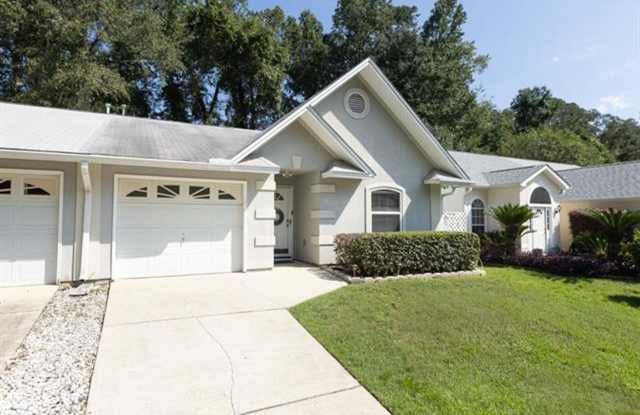 NE Tallahassee Townhome with Community Pool Gallery 3