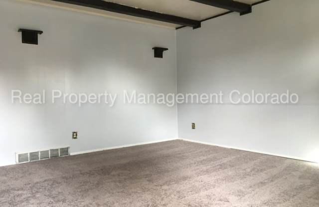 4027 West Exposition Avenue Gallery 4