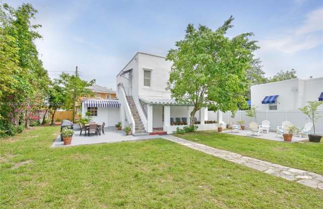 2255 SW 10th St photos photos