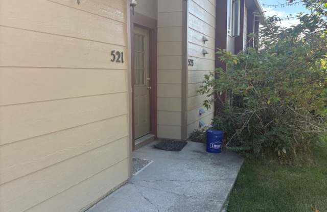 2 Bedroom Unit in Central Location with a Garage! Gallery 1