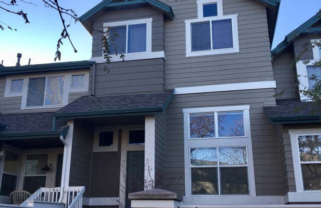Gorgeous and Spacious Townhome in Waneka Lake Neighborhood! photos photos