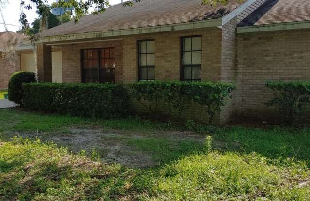 Nice 3 bedrooms and 2 full bath Gallery 4