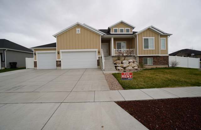 749 S 1825 W - 749 South 1825 West, Syracuse, UT 84075