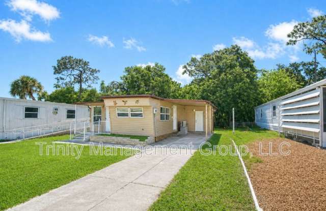 1935 Speck Dr - Room 4 Gallery 4