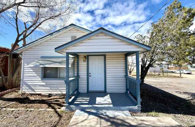 Charming Newly Updated 1 Bed / 1 Bath in the Heart of Kingman- Available Now! photos photos