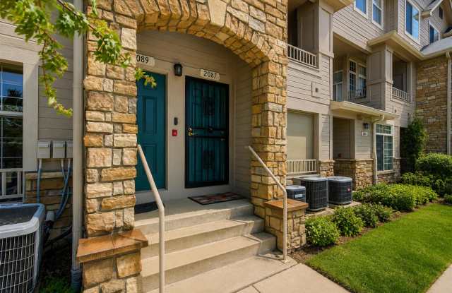 Charming 2 Bedroom 3 Bath in Denver! Gallery 1