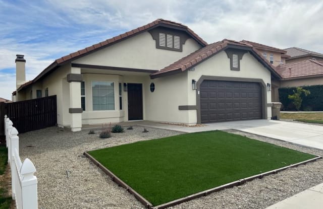 9219 Canyon View Ave - 9219 Canyon View Avenue, Hesperia, CA 92344