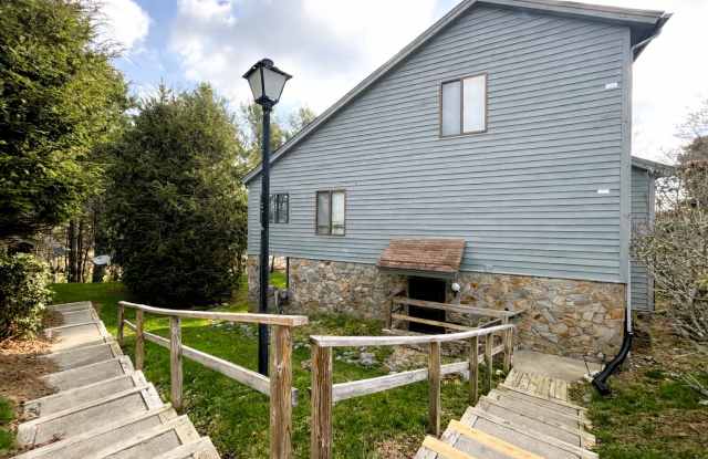 Cute Studio, Big Porch, Great Location! photos photos