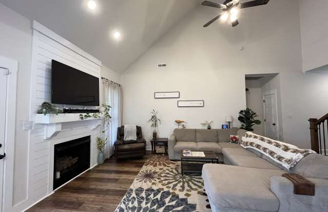 445 Crestwicke Ct Gallery 3