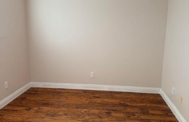 1377-1379 Monserate Ave Gallery 3