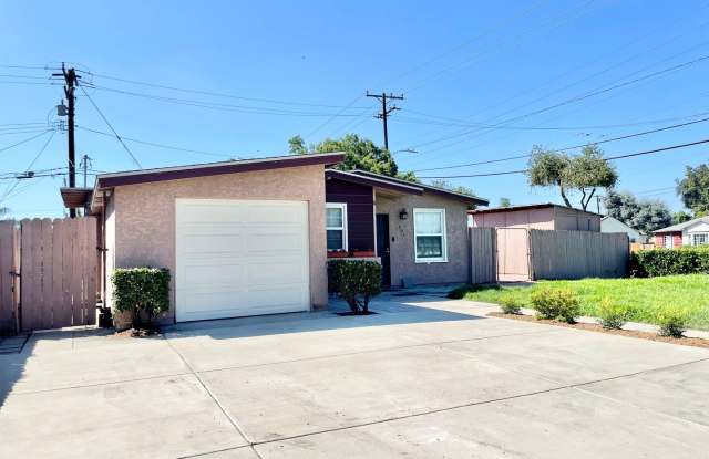 Beautiful Remodeled 4 Bedroom 2 Bathroom Home Appliances Included photos photos