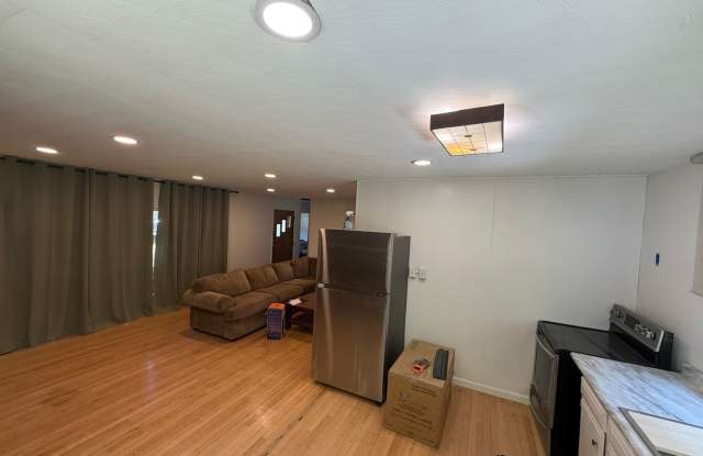 Charming 3BR Duplex in Syracuse photos photos
