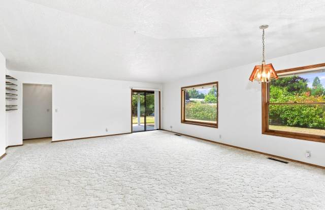 Charming 3-Bedroom Home with Garage & Lawn Care Included Gallery 3