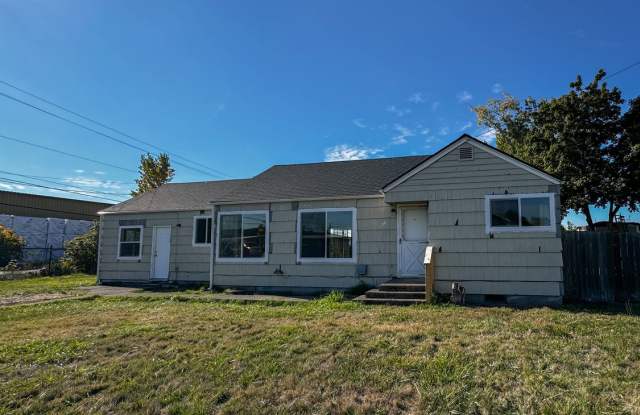 Newer Remodeled 2 Bed, 1.5 Bath – Private & Tucked Away Gem photos photos