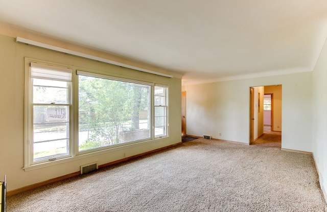 JUNE MOVE IN- SAINT CATHERINES- 6 BEDROOM photos photos