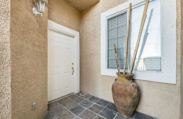 Single-Story Silverado Ranch Townhome with Private Backyard! Gallery 4