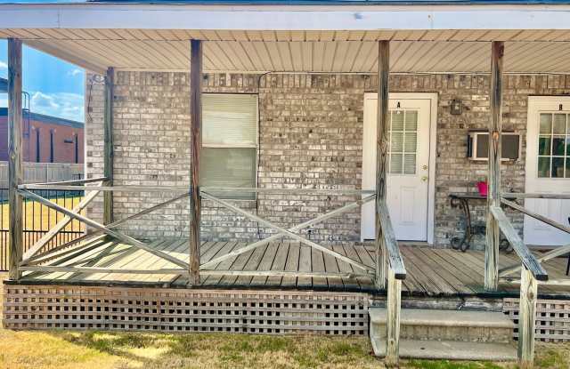 FOR LEASE: 1 Bedroom - 1 Bath Duplex In The Heart of Weatherford Gallery 1