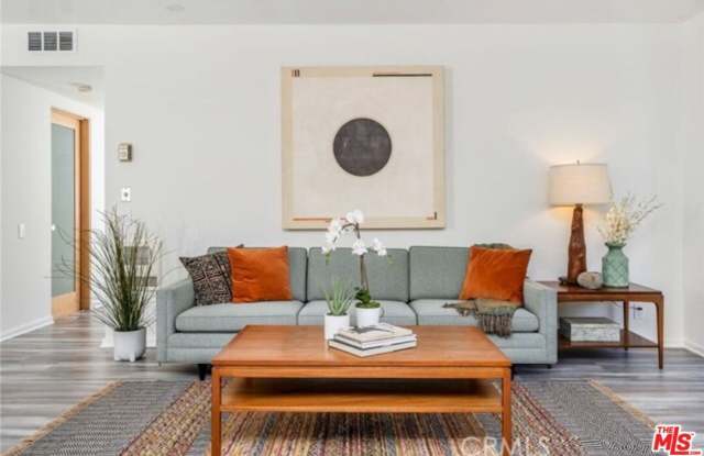 1015 N Kings Rd photos photos