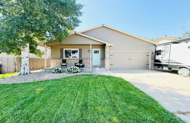 Cute 3 bedroom/ 1.5 bath Ranch Style House with 2 car attached garage in Windsor, CO photos photos